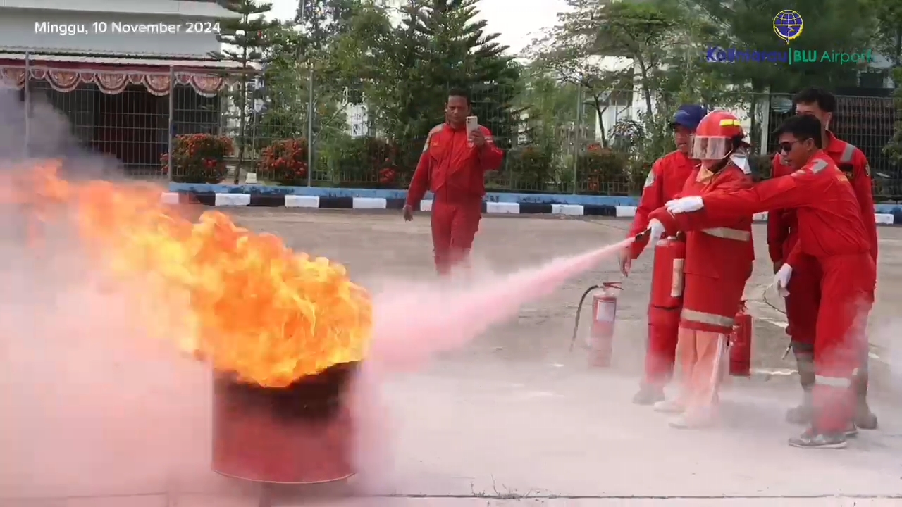 Bandara Kalimarau Tingkatkan Kesiapsiagaan Melalui Sosialisasi Keselamatan Kebakaran