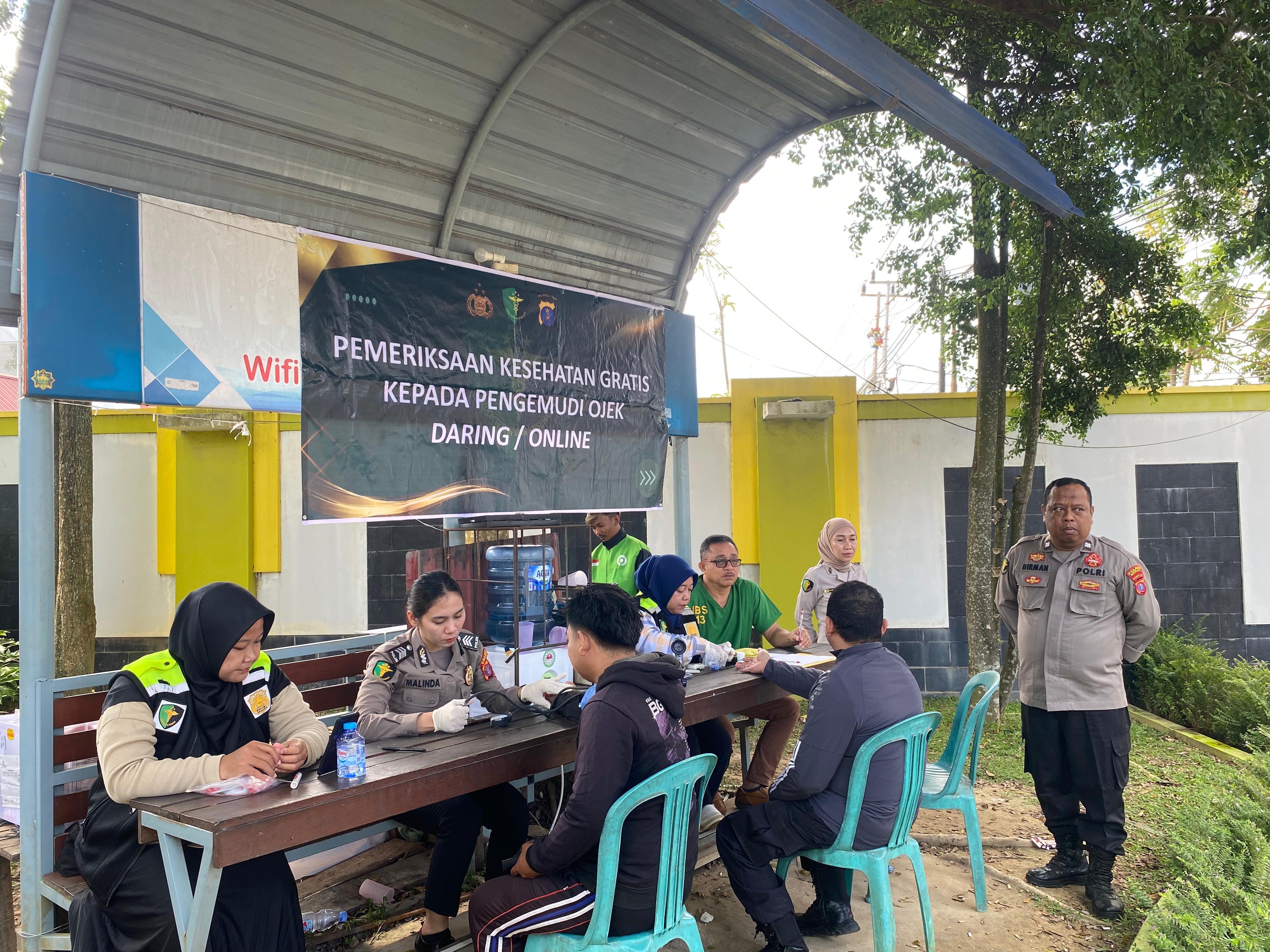 Polres Berau Berikan Layanan Kesehatan Gratis untuk Pengemudi Ojek dalam Rangka Hari Bhayangkara ke-79