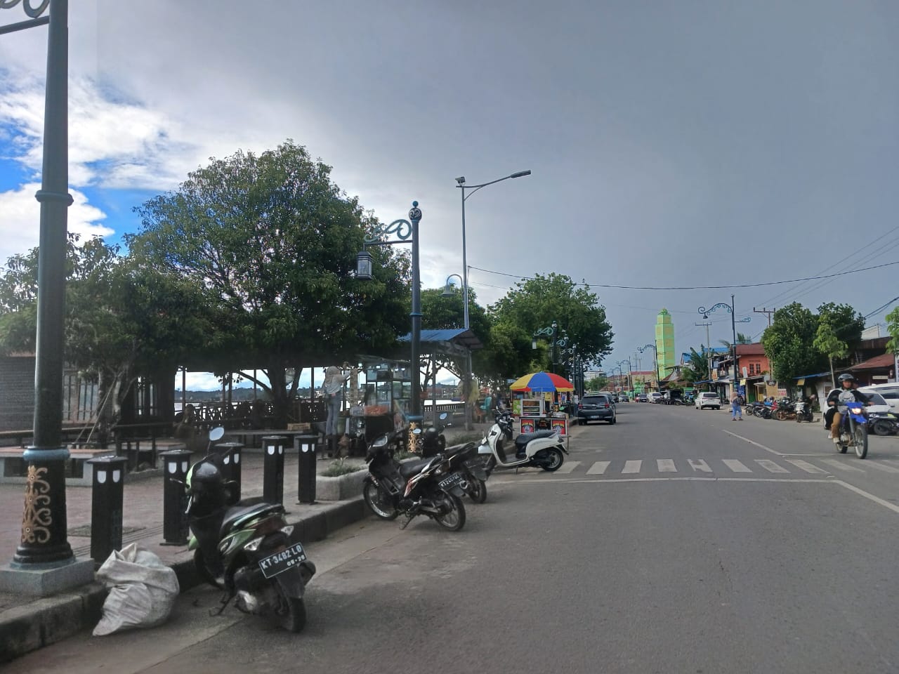 Pedagang Tepian Teratai Berau Hadapi Aturan Baru: Antara Harapan dan Kekhawatiran