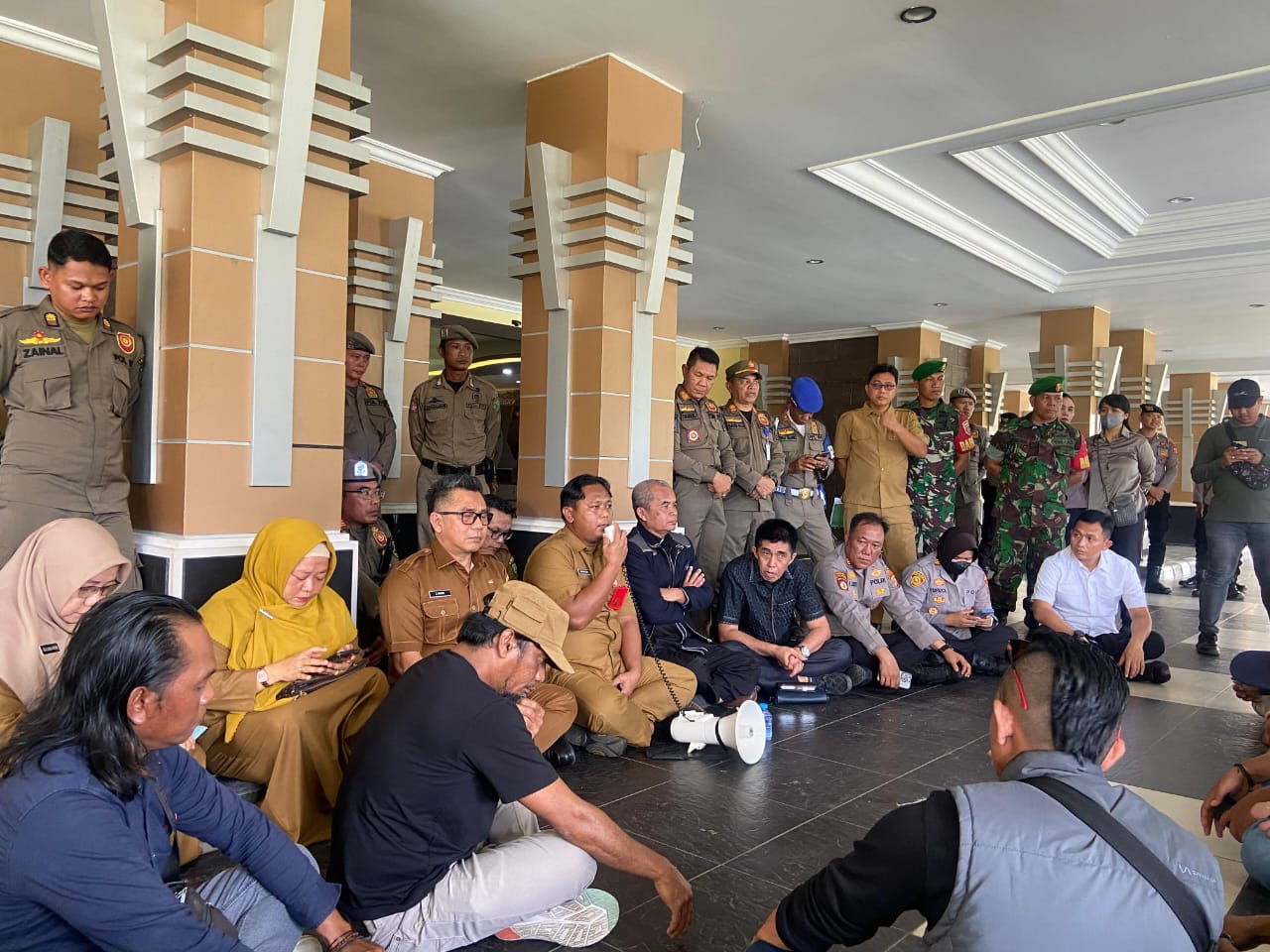 Warga Sambarata Demo Bupati Berau, Tuntut Prioritas Pekerja Lokal dari PT PSG