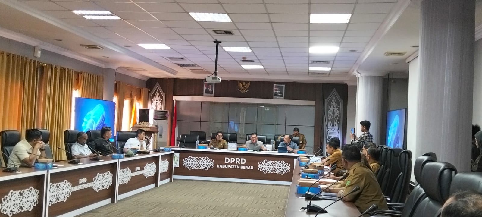 Komisi II DPRD Berau Bahas Kelangkaan Pasir dan Koral, Asosiasi Pekerja Minta Kemudahan Legalitas