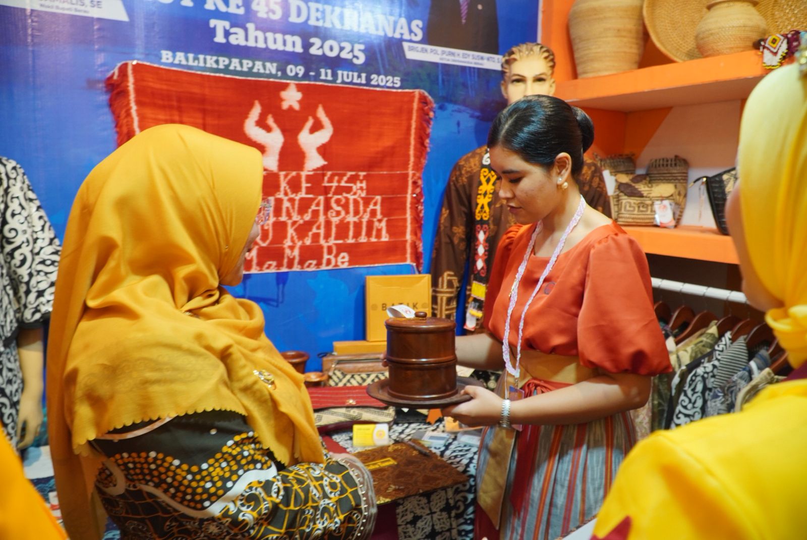 Kerajinan Berau Raih Perhatian Nasional di Bazar Dekranas Balikpapan