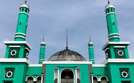 Masjid Agung Baitul Hikmah: Landmark Hijau dan Simbol Toleransi di Berau, Kalimantan Timur