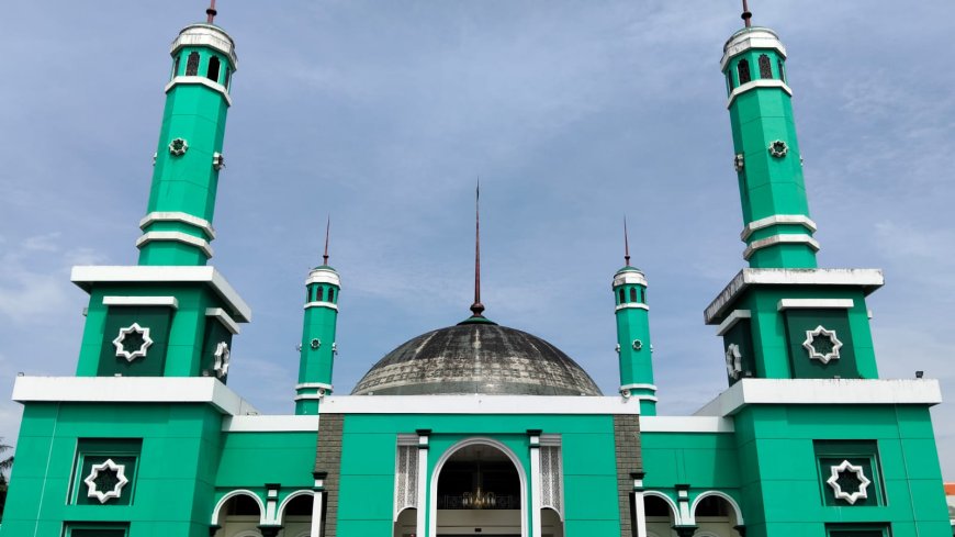 Masjid Agung Baitul Hikmah: Landmark Hijau dan Simbol Toleransi di Berau, Kalimantan Timur