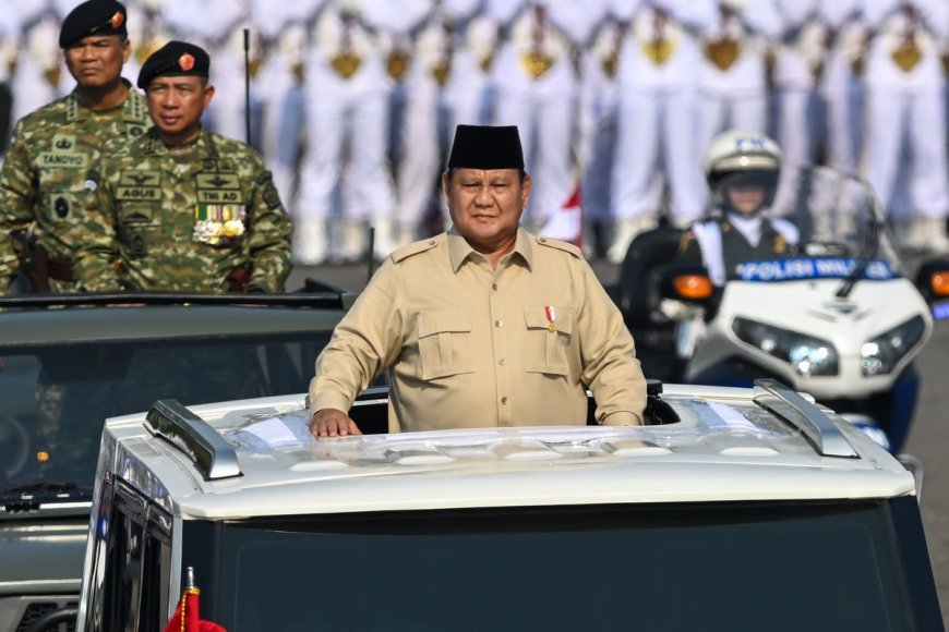 Presiden Prabowo Serahkan Santunan untuk Keluarga 3 Prajurit TNI yang Gugur