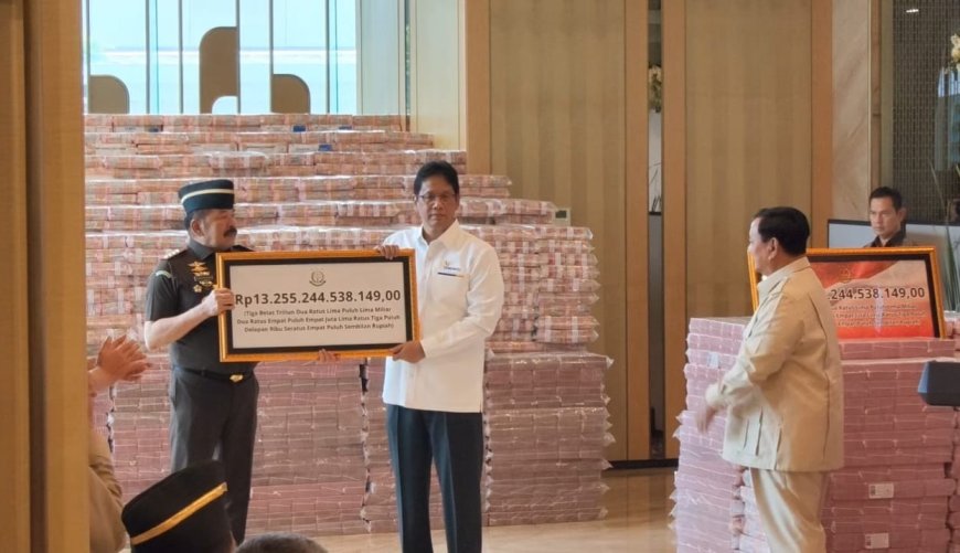 Kejagung Serahkan Rp13,25 Triliun Hasil Kasus Korupsi CPO kepada Negara, Disaksikan Presiden Prabowo