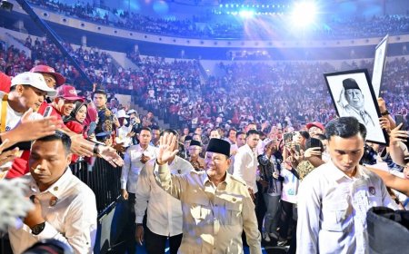 Prabowo Bela Guru Soal Disiplin Murid dan Soroti Kesenjangan Pendidikan