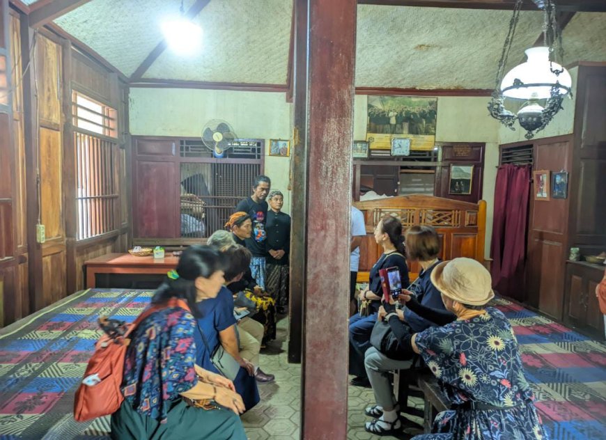 Guru Bahasa Jepang Rasakan Pengalaman Unik Mengenal Tradisi Adat Bonokeling di Banyumas