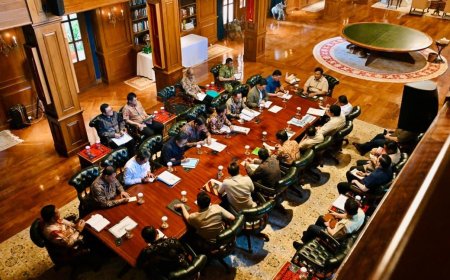 Dari Lokasi Bencana ke Hambalang, Prabowo Desak Pembangunan Hunian Kilat dan Diskon Transportasi Nataru