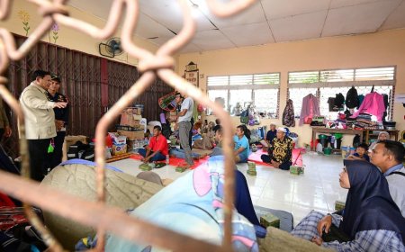 Seskab Teddy Indra Wijaya Tegaskan Penanganan Bencana Sumatra Sudah Berstatus Skala Nasional