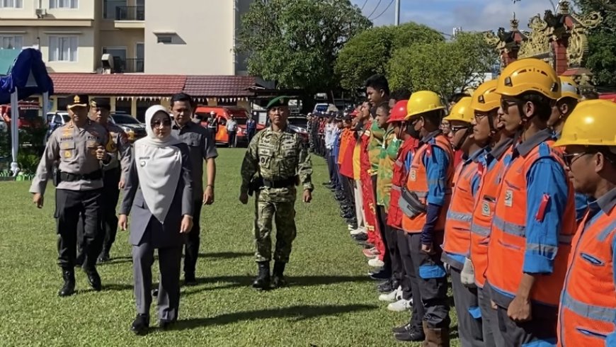 Bupati Berau Pimpin Apel Gelar Pasukan Operasi Kepolisian Terpusat Lilin Mahakam 2025