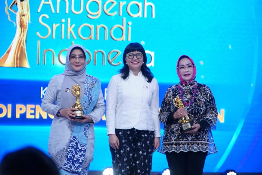 Dedikasi untuk Sektor Pendidikan Bupati Berau Sri Juniarsih Mas Raih Anugerah Srikandi Indonesia 2025