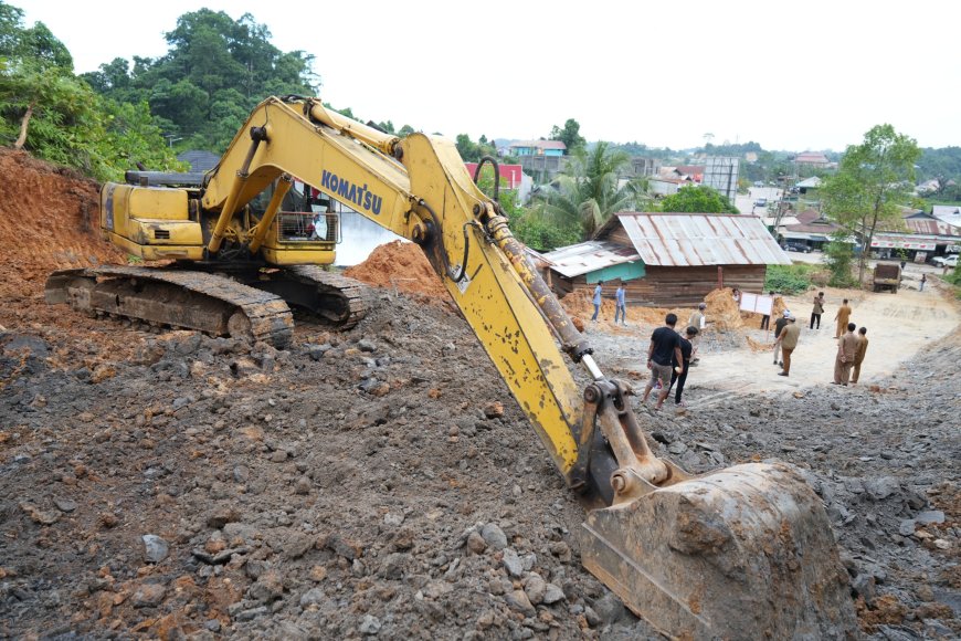 Tegakkan Regulasi: Dinas ESDM Kaltim dan Aparat Gabungan Tertibkan Tambang Galian C Ilegal di Bypass Kalimarau