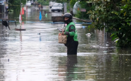 Dokter Ingatkan Risiko Penyakit Serius pada Pekerja Lapangan Saat Hujan dan Banjir