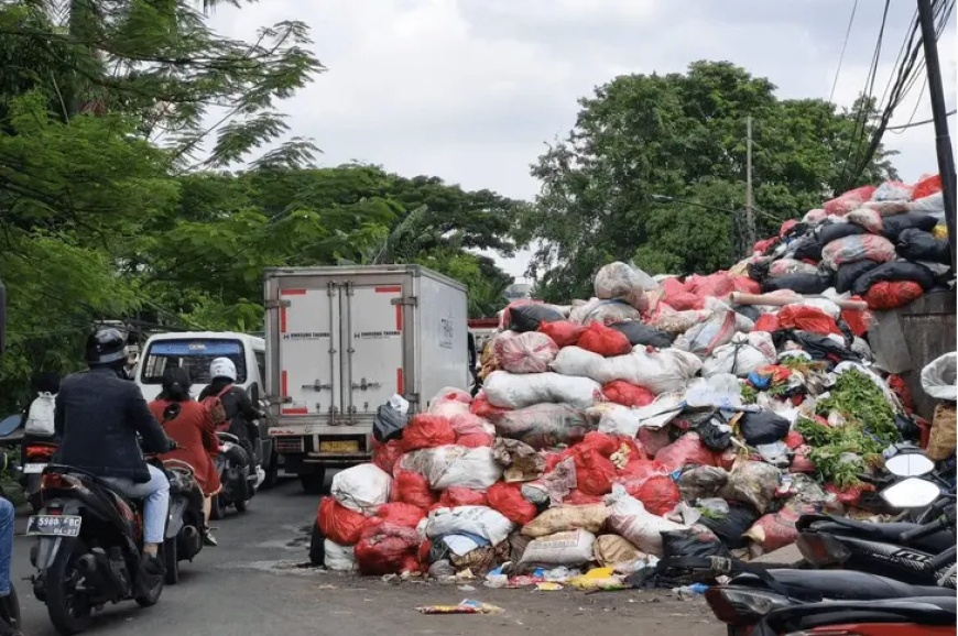 Dilema Sampah Tangsel: Ciputat Tercekik Kemacetan, Serang Pasang Barikade Penolakan