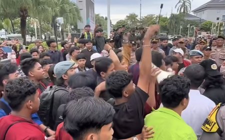 Sebut Gratispol Cuma Ilusi, Mahasiswa Samarinda 'Kepung' Kantor Gubernur Kaltim