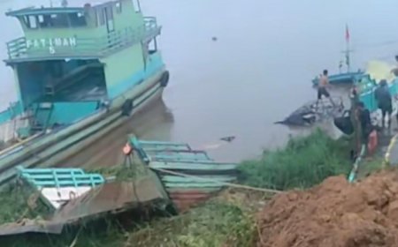 Kapal Feri Fatimah 2 Karam di Sebulu Kukar, Truk dan Pickup Muatan Ayam Ikut Tenggelam